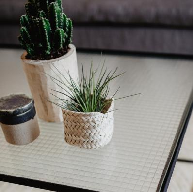 Petit panier en palme tressée