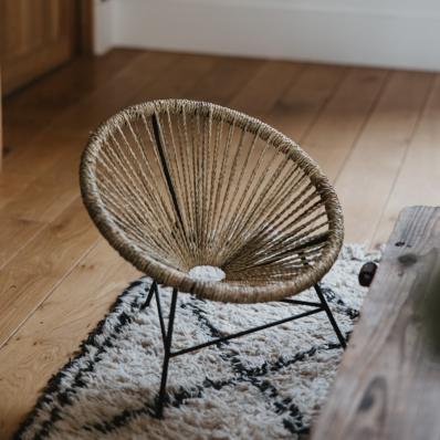 Petit fauteuil en métal tressé en fibre naturelle